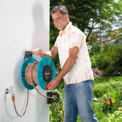 GARDENA - Wandslanghouder 60 Met Slanggeleider - Slanghouder - Maximale Capaciteit 60 Meter -Tuingereedschaps Winkel 1200x1200 857