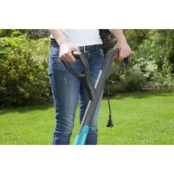 GARDENA - SmallCut Trimmer 300/23 - Grastrimmer (gemotoriseerd) - 300W - Maaibreedte 23 Cm 12 GARDENA - SmallCut Trimmer 300/23 - Grastrimmer (gemotoriseerd) - 300W - Maaibreedte 23 Cm -Tuingereedschaps Winkel 1200x1200 86