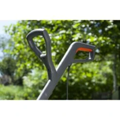 GARDENA - SmallCut Trimmer 300/23 - Grastrimmer (gemotoriseerd) - 300W - Maaibreedte 23 Cm 13 GARDENA - SmallCut Trimmer 300/23 - Grastrimmer (gemotoriseerd) - 300W - Maaibreedte 23 Cm -Tuingereedschaps Winkel 1200x1200 87