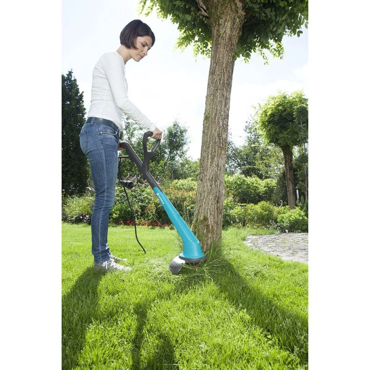 GARDENA - SmallCut Trimmer 300/23 - Grastrimmer (gemotoriseerd) - 300W - Maaibreedte 23 Cm 6 GARDENA - SmallCut Trimmer 300/23 - Grastrimmer (gemotoriseerd) - 300W - Maaibreedte 23 Cm - Afbeelding 6