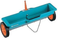 GARDENA Combisysteem Strooiwagen - 40 Cm Strooibreedte - Inhoud 3 Liter - Geschikt Voor 100m² -Tuingereedschaps Winkel 1200x789