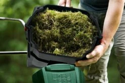 Bosch UniversalVerticut 1100 Verticuteermachine - Op Snoer - 1100 W - 32 Cm Maaibreedte - Met 50 Liter Opvangbak 12 Bosch UniversalVerticut 1100 Verticuteermachine - Op Snoer - 1100 W - 32 Cm Maaibreedte - Met 50 Liter Opvangbak -Tuingereedschaps Winkel 1200x798 4