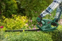 Bosch EasyHedgecut 45 Heggenschaar - Op Snoer - 420 W 12 Bosch EasyHedgecut 45 Heggenschaar - Op Snoer - 420 W -Tuingereedschaps Winkel 1200x799 19