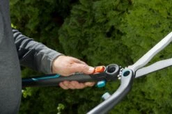 GARDENA - 2 In 1 EnergyCut Heggenschaar - 2.5x Meer Kracht - Totale Lengte 60 Cm -Tuingereedschaps Winkel 1200x799 32