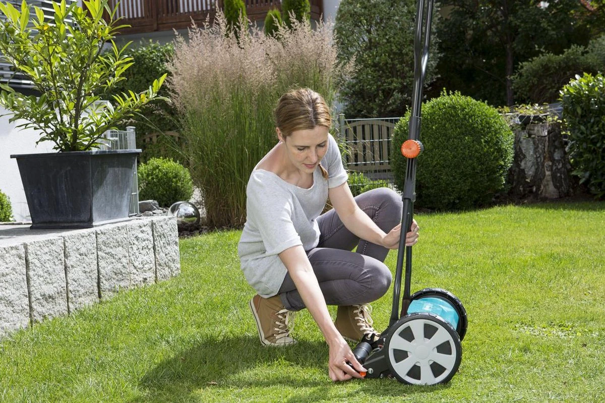 GARDENA Kooimesmaaier 330 Grasmaaier - Maaibreedte 33 Cm - Gazons Tot Ca. 150 M² 8 GARDENA Kooimesmaaier 330 Grasmaaier - Maaibreedte 33 Cm - Gazons Tot Ca. 150 M² - Afbeelding 8