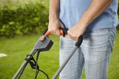 GARDENA - Powermax 32 - Grasmaaier (gemotoriseerd) - Maaibreedte 32 Cm - Gazons Tot 200 M2 18 GARDENA - Powermax 32 - Grasmaaier (gemotoriseerd) - Maaibreedte 32 Cm - Gazons Tot 200 M2 -Tuingereedschaps Winkel 1200x799 58