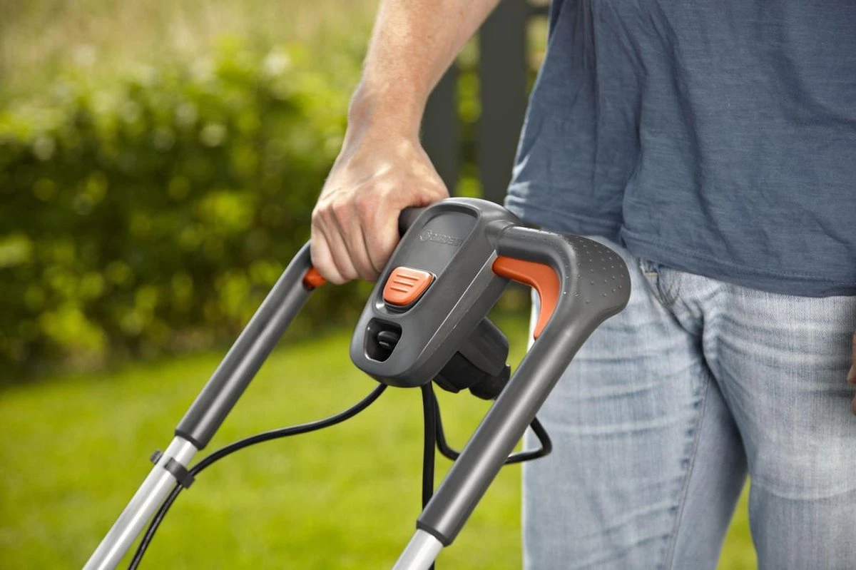 GARDENA - PowerMax™ 1200/32 0- Grasmaaier (gemotoriseerd) - Maaibreedte 32 Cm 7 GARDENA - PowerMax™ 1200/32 0- Grasmaaier (gemotoriseerd) - Maaibreedte 32 Cm - Afbeelding 7