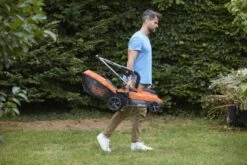 Black & Decker BLACK+DECKER BCMW3318L2-QW Grasmaaier - 18V - 33cm - Incl. 2 Accu's En Lader 20 Black & Decker BLACK+DECKER BCMW3318L2-QW Grasmaaier - 18V - 33cm - Incl. 2 Accu's En Lader -Tuingereedschaps Winkel 1200x800 127