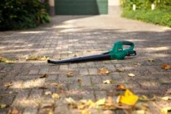 VONROC Accu Bladblazer – VPower 20V – 2 Standen – Max. Blaassnelheid 190km/u – Incl. Accu En Oplader -Tuingereedschaps Winkel 1200x800 190