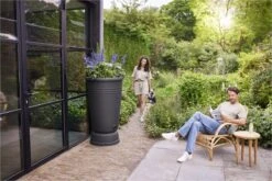 Elho Green Basics Regenton Plus 126 - Regenton Voor Kweken En Oogsten - Ø 70.5 X H 101.0 Cm - Zwart/Living Black 5 Elho Green Basics Regenton Plus 126 - Regenton Voor Kweken En Oogsten - Ø 70.5 X H 101.0 Cm - Zwart/Living Black -Tuingereedschaps Winkel 1200x800 297