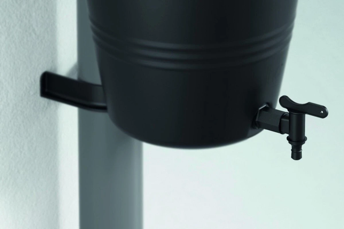 Elho Green Basics Rain Catcher 33 - Regenton Voor Balkonbuiten - Ø 33.5 X H 73.5 Cm - Zwart/Living Black 5 Elho Green Basics Rain Catcher 33 - Regenton Voor Balkonbuiten - Ø 33.5 X H 73.5 Cm - Zwart/Living Black - Afbeelding 5