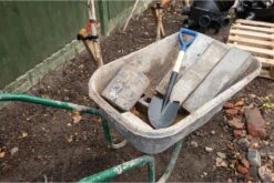 Silverline Mini Spade Met Ronde Kop En Houten Schacht - 70 Cm -Tuingereedschaps Winkel 1200x803 3