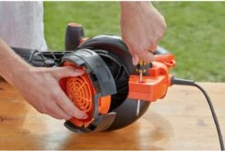 Black & Decker BLACK+DECKER BEBLV300SB-QS Bladblazer - 404 Km/u - 3000W - Zuig-/blaasfunctie - Gesnoerd -Tuingereedschaps Winkel 1200x808 3