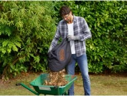 Black & Decker BLACK+DECKER BEBLV300SB-QS Bladblazer - 404 Km/u - 3000W - Zuig-/blaasfunctie - Gesnoerd -Tuingereedschaps Winkel 1200x910 1