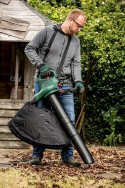 Bosch UniversalGardenTidy 3000 Bladblazer - Op Snoer - 3000 W -Tuingereedschaps Winkel 800x1200 26