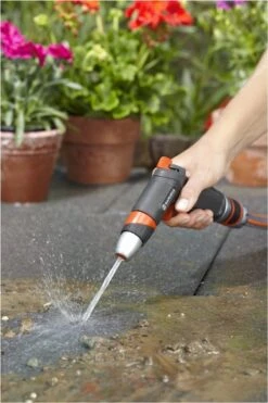 GARDENA - Premium Reinigingssproeier Spuitpistool - Metaal - Voor Reiniging En Bewatering -Tuingereedschaps Winkel 800x1200 45