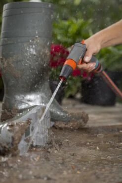 GARDENA - Comfort Reinigingsbroes - Spuitpistool - Traploos Instelbaar -Tuingereedschaps Winkel 800x1200 91