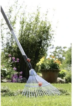 GARDENA Combisysteem Bladhark Hark - Werkbreedte Verstelbaar 30/50 Cm - Aanbevolen Steellengte 130 Cm -Tuingereedschaps Winkel 825x1200 10
